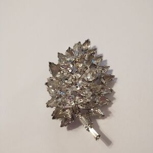 Mid-Century Elegant Silver Leaf Brooch